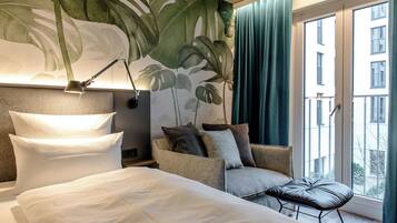 Ropa de cama de alta calidad, escritorio, wifi gratis y ropa de cama