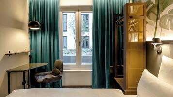 1 bedroom, premium bedding, desk, free WiFi