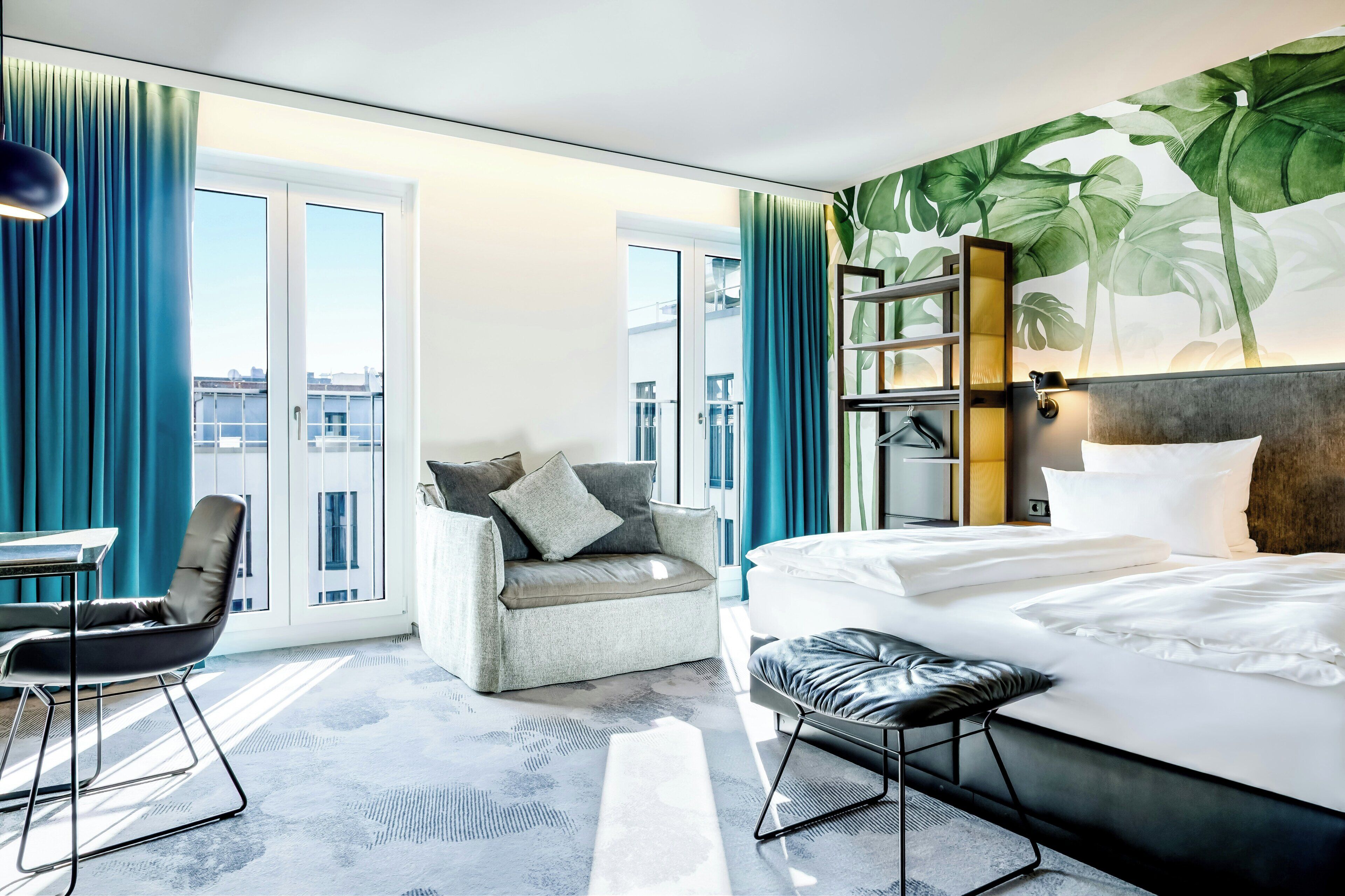 SUITE | Hochwertige Bettwaren, Schreibtisch, kostenloses WLAN, Bettwäsche