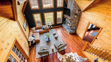 Televisión, chimenea y oficina