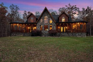 Exterior - Shenandoah Mansion (Elkton)