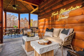 Outdoor dining - Shenandoah Mansion (Elkton)