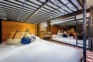 6 bedrooms, iron/ironing board, WiFi, bed sheets