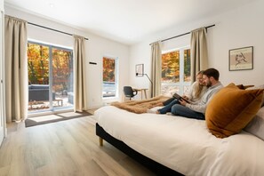 Skrivebord, strykejern/-brett og wi-fi