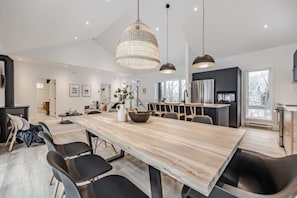 Dining - Légendaire / Private Spa & Games / Carling Lake (Brownsburg)