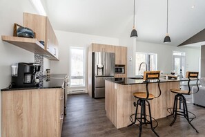 Réfrigérateur, micro-ondes, four, lave-vaisselle