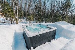 Bañera de hidromasaje al aire libre