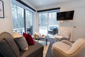 TV - Private Spa| Hiking| Skiing| Mini Chalet| Assinie (Brownsburg)