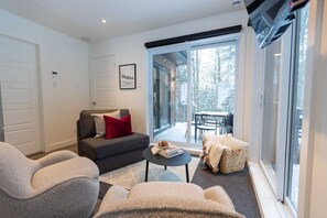 Unclassified image, 4 of 34, button