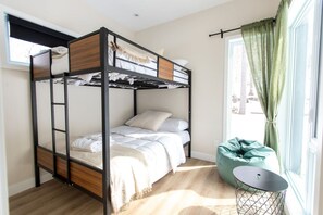 2 bedrooms, desk, iron/ironing board, WiFi