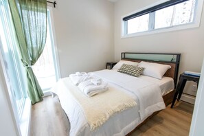 2 bedrooms, iron/ironing board, WiFi