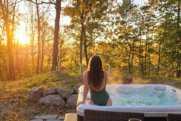 Outdoor spa tub