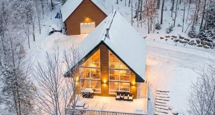 Private Hot Tub | Hiking | Skiing | Carriole