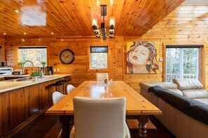 Dining - Private Hot Tub | Hiking | Skiing | Carriole (Val-des-Lacs)