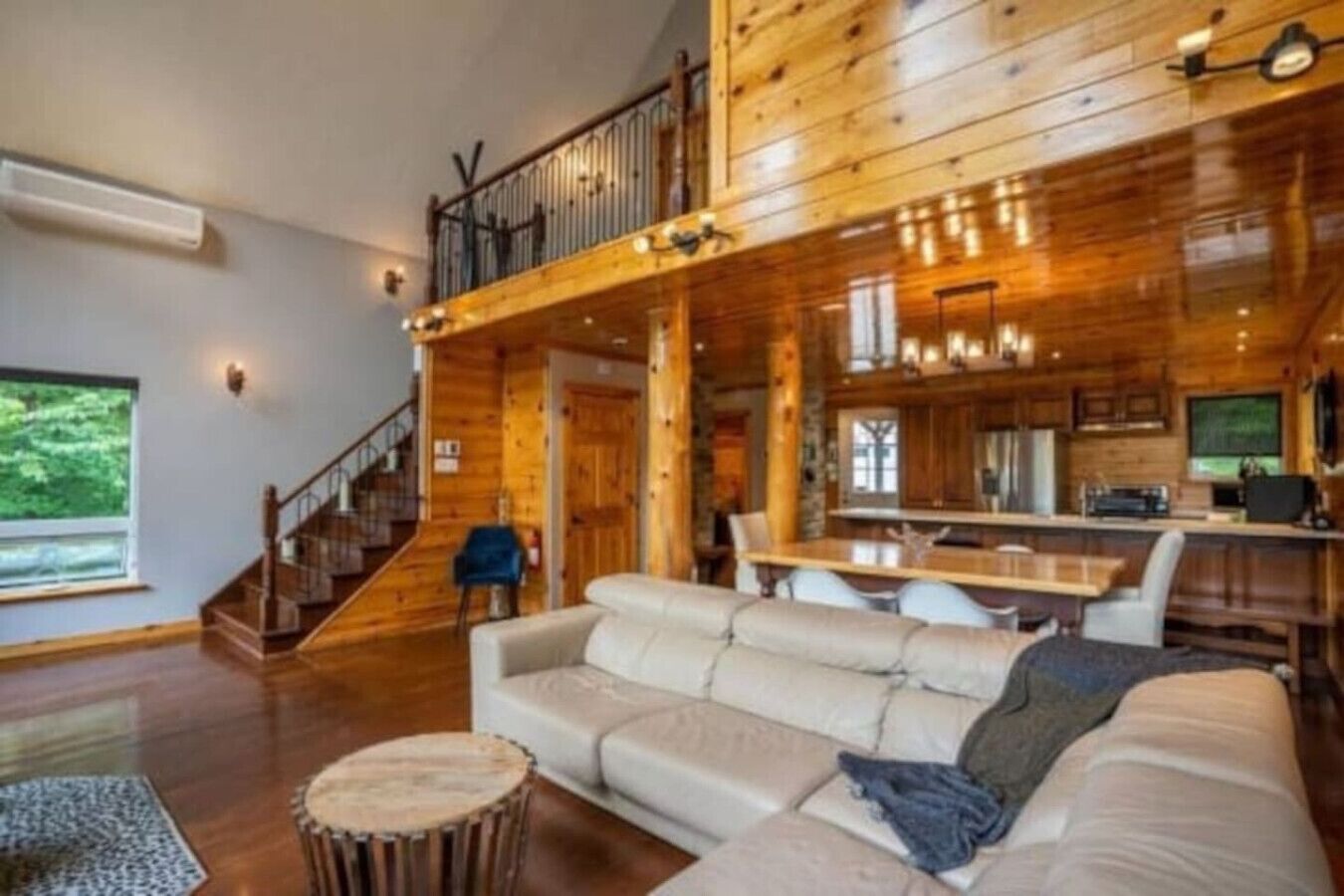 Televisión y chimenea 