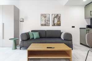 Studio with Balcony | Individually decorated, individually furnished, desk, laptop workspace - Limehome Jerez de la Frontera (Jerez de la Frontera)