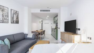 Estudio, balcón | Decoración individual, mobiliario individual, escritorio
