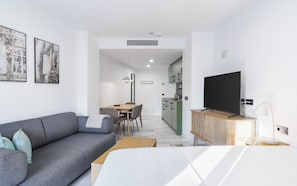Estudio, balcón | Decoración individual, mobiliario individual, escritorio