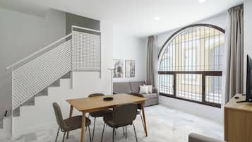 Appartement Confort, 1 chambre, balcon | Coin séjour