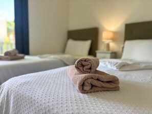 2 bedrooms, iron/ironing board, bed sheets - Mediterranean Gardens 53: Ground floor with garden (Torrevieja)