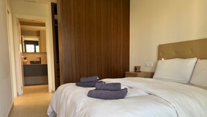 2 bedrooms, iron/ironing board, bed sheets