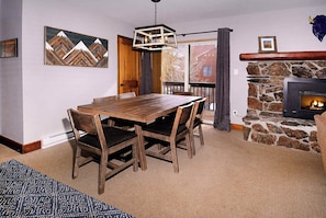 Dining - The Evergreen. Hot tub, grill, walk to slopes. (Crested Butte)