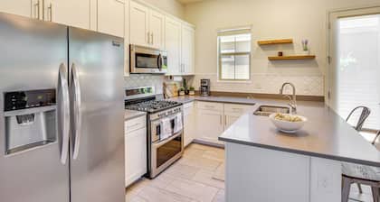Updated Apt: 6 Mi to Dtwn Chandler!