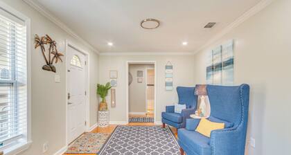 1 Mi to Dtwn: Home w/ Furnished Patio in Pensacola