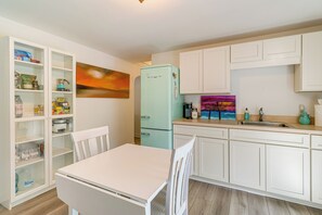 House (2 Bedrooms) | Interior - 5 Mi to Vero Beach: Vintage Home w/ Sauna & Grill! (Vero Beach)