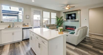 36 Mi to Sequoia NP: Pet-friendly Home w/ Dog Run!