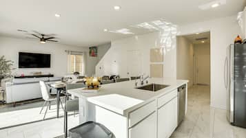 House (3 Bedrooms) | Interior