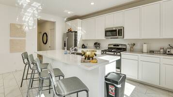 House (3 Bedrooms) | Interior