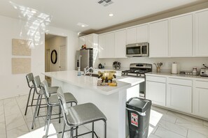 House (3 Bedrooms) | Interior