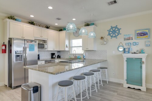 Walk to Beach: Coastal Gem in Bolivar Peninsula!