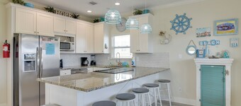 Walk to Beach: Coastal Gem in Bolivar Peninsula!