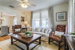House (2 Bedrooms) | Interior - 4 Mi to Dtwn: Baton Rouge Bungalow w/ Private Yard (Baton Rouge)