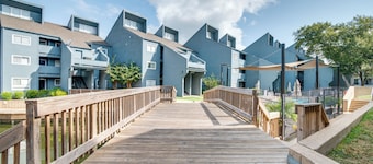 Waterfront Condo on Lake Conroe w/ Boat Launch!