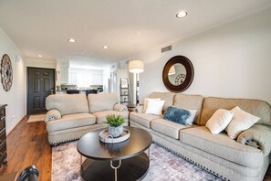 Apartment (1 Bedroom) | Interior - Waterfront Condo on Lake Conroe w/ Boat Launch! (Montgomery)