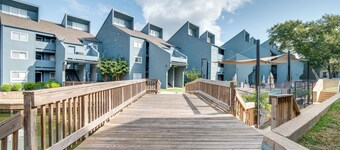 Lake Conroe Condo: Patio & Water Views