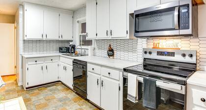 3 Mi to Dtwn: Family-friendly Sanford Home