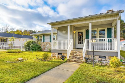 3 Mi to Dtwn: Family-friendly Sanford Home