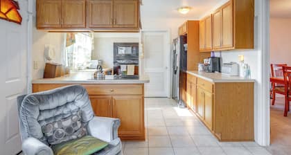 3 Mi to Mill Creek Park: Willingboro Home w/ Grill