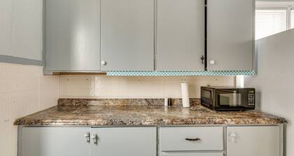 2 Mi to Dtwn: Salina Home w/ Deck & Yard