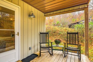 House (2 Bedrooms) | Interior - 1 Mi to Hunting: Cozy & Secluded Stout Cabin (Rome)