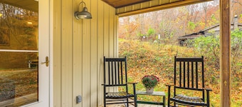 1 Mi to Hunting: Cozy & Secluded Stout Cabin