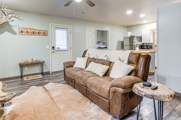 Front of property - 1 Mi to Hunting: Cozy & Secluded Stout Cabin (Rome)