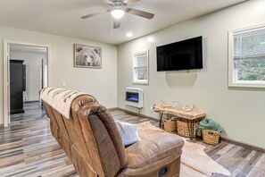 Interior - 1 Mi to Hunting: Cozy & Secluded Stout Cabin (Rome)