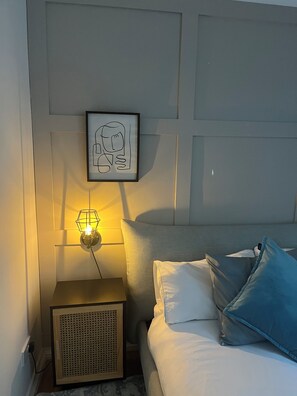 3 habitaciones, tabla de planchar con plancha, wifi y ropa de cama 