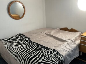 House | 1 bedroom, free WiFi, bed sheets