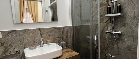 Shower, bidet, towels, soap